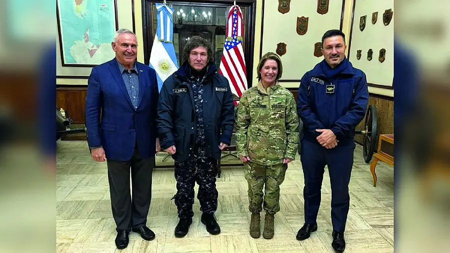 Javier Milei elige dormir con el enemigo al igual que Leopoldo Galtieri