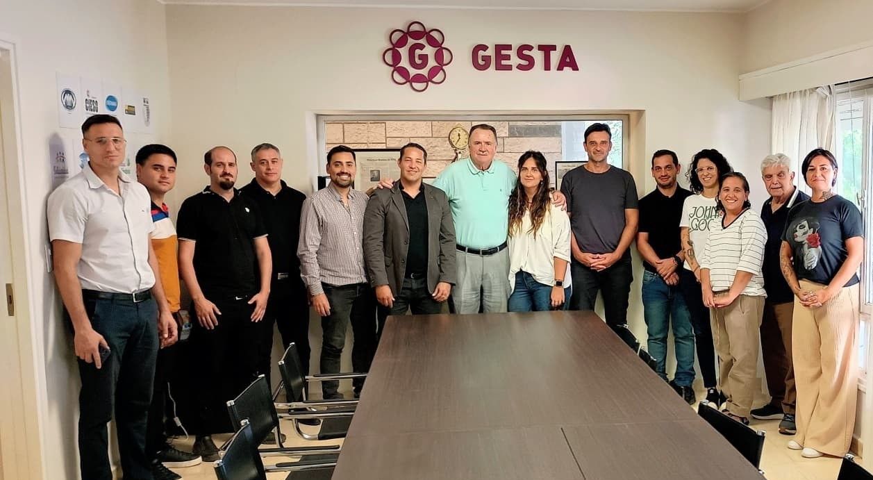 Miguel Olaviaga entre la economía plural y la urgencia de reconstruir una salida productiva