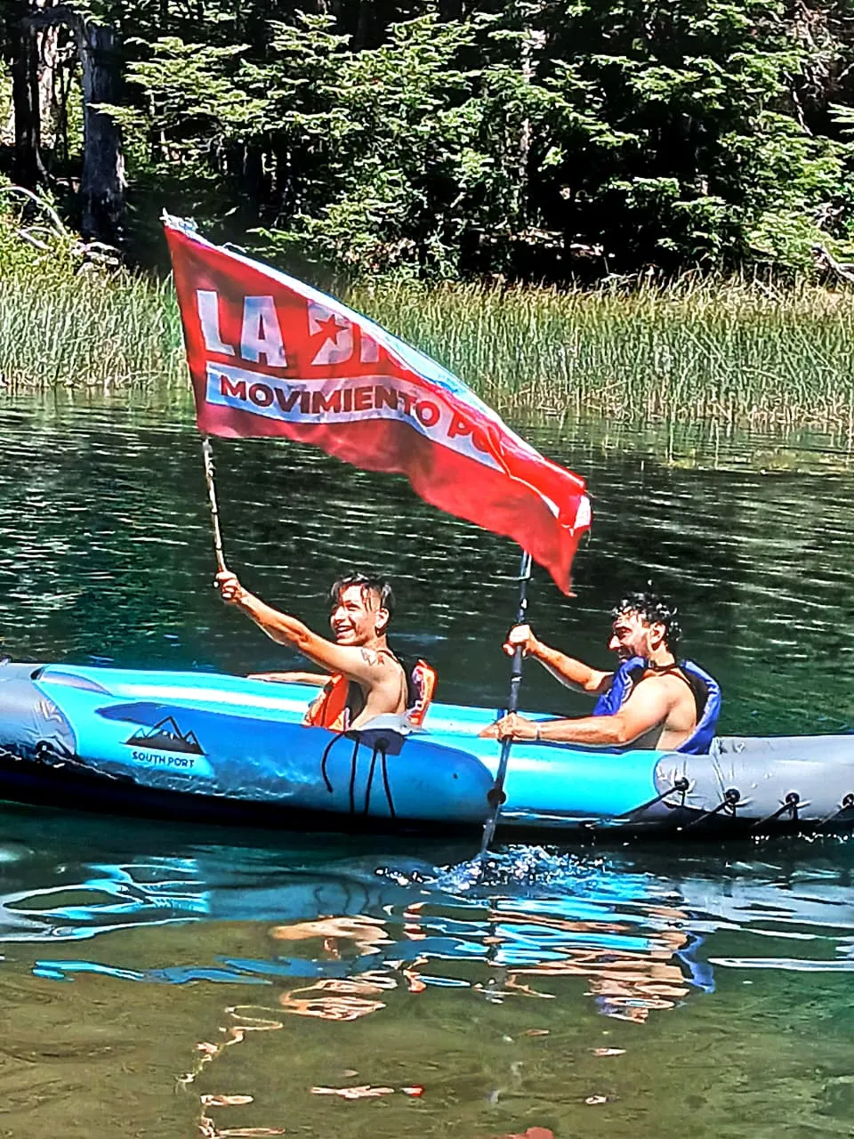 Marcha a Lago Escondido, una década de reclamos