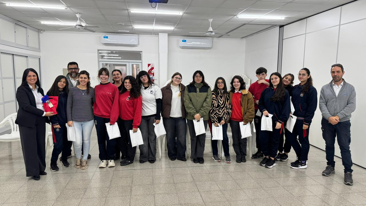 Aguas de Villa María llevó el camino del agua a la escuela PROA de barrio Botta
