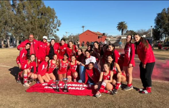 Lambert celebró un fin de semana a puro hockey: campeonas en Primera y subcampeonas en Sub 15
