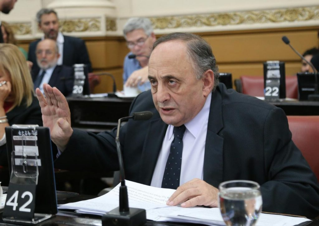 Llaryora, los $400.000 millones y el reclamo para asistir a los jubilados