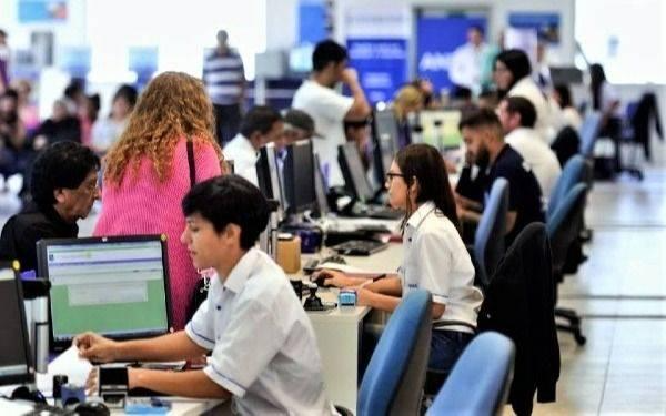 Más de 61.500 puestos estatales menos y una caída salarial del 36,7%