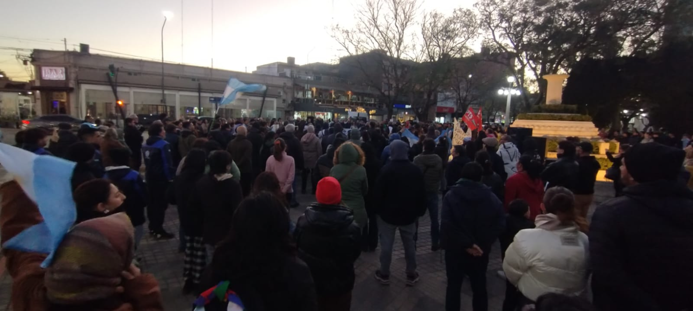 Una plaza, más de 400 voces, múltiples identidades y una misma defensa de la tierra